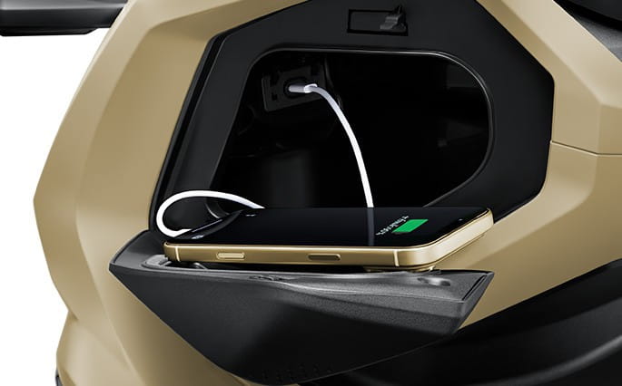 06_Highlight_Feature_ADV160_NEW_USB_CHARGER_TYPE_C